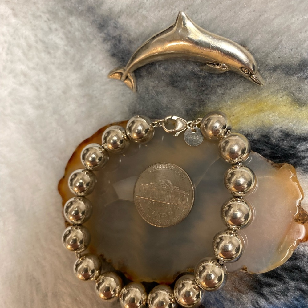 Woman’s silver bead bracelet